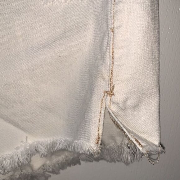 RSQ Womens Vintage High Rise Distressed White Denim Shorts Size 1/25 - Picture 4 of 10